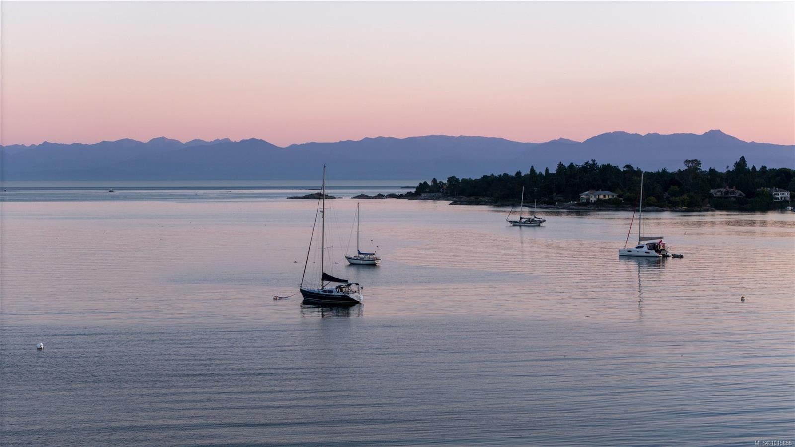 3819 Beachview Pl, Saanich, BC