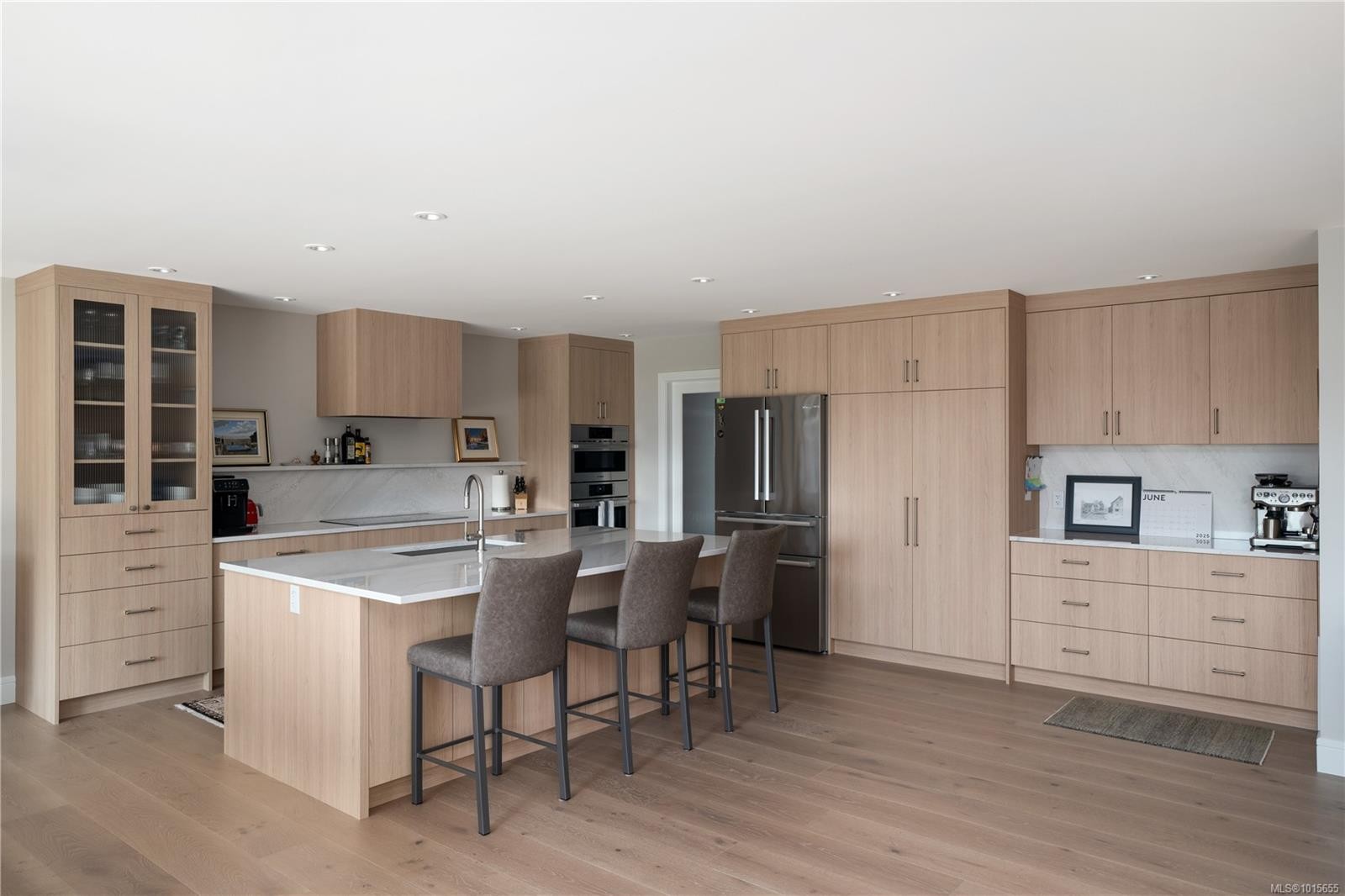 3819 Beachview Pl, Saanich, BC