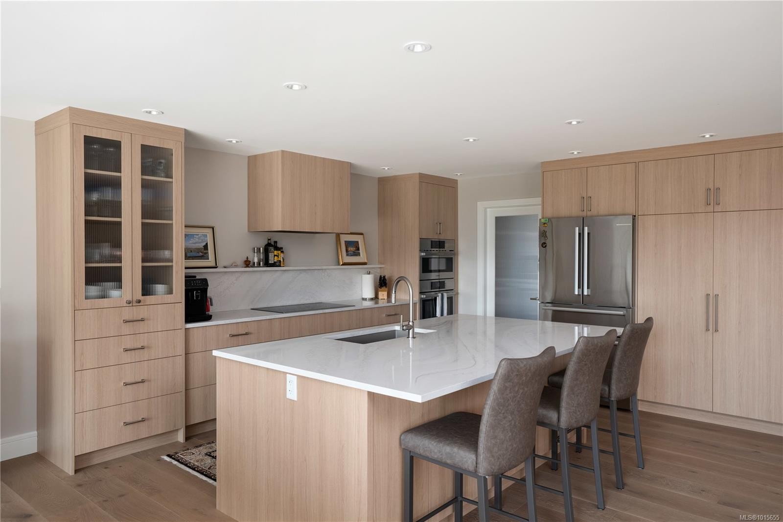 3819 Beachview Pl, Saanich, BC