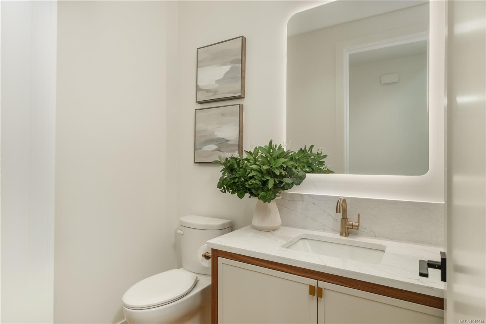 1772 Chandler Ave, Victoria, BC