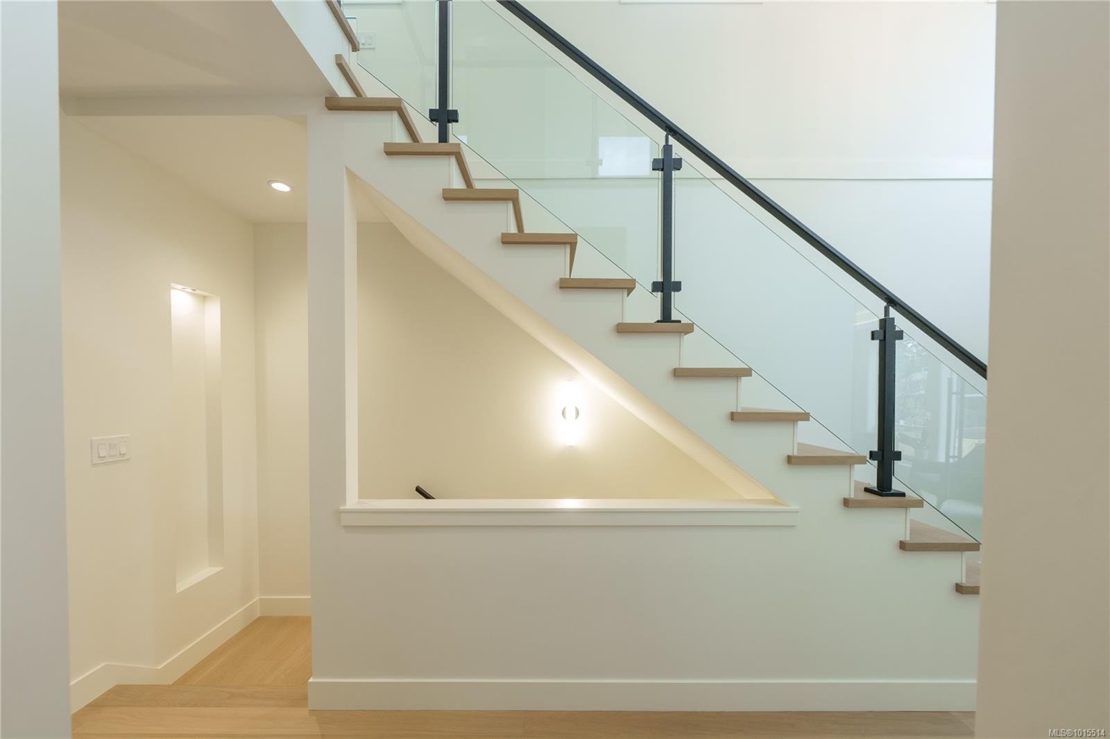 1772 Chandler Ave, Victoria, BC