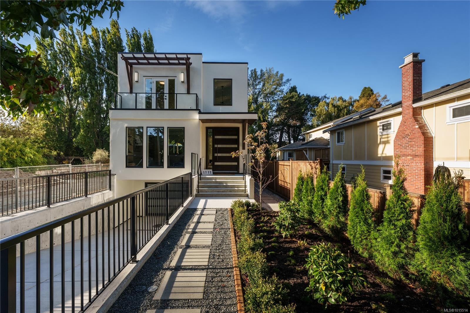 1772 Chandler Ave, Victoria, BC