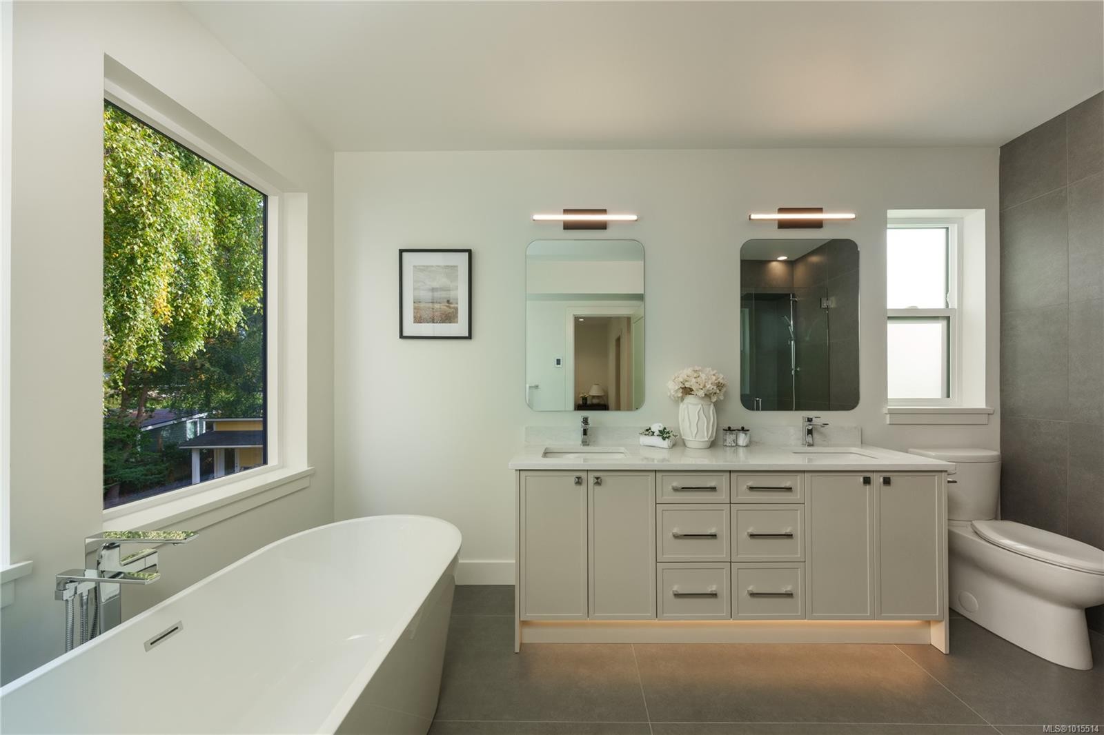 1772 Chandler Ave, Victoria, BC