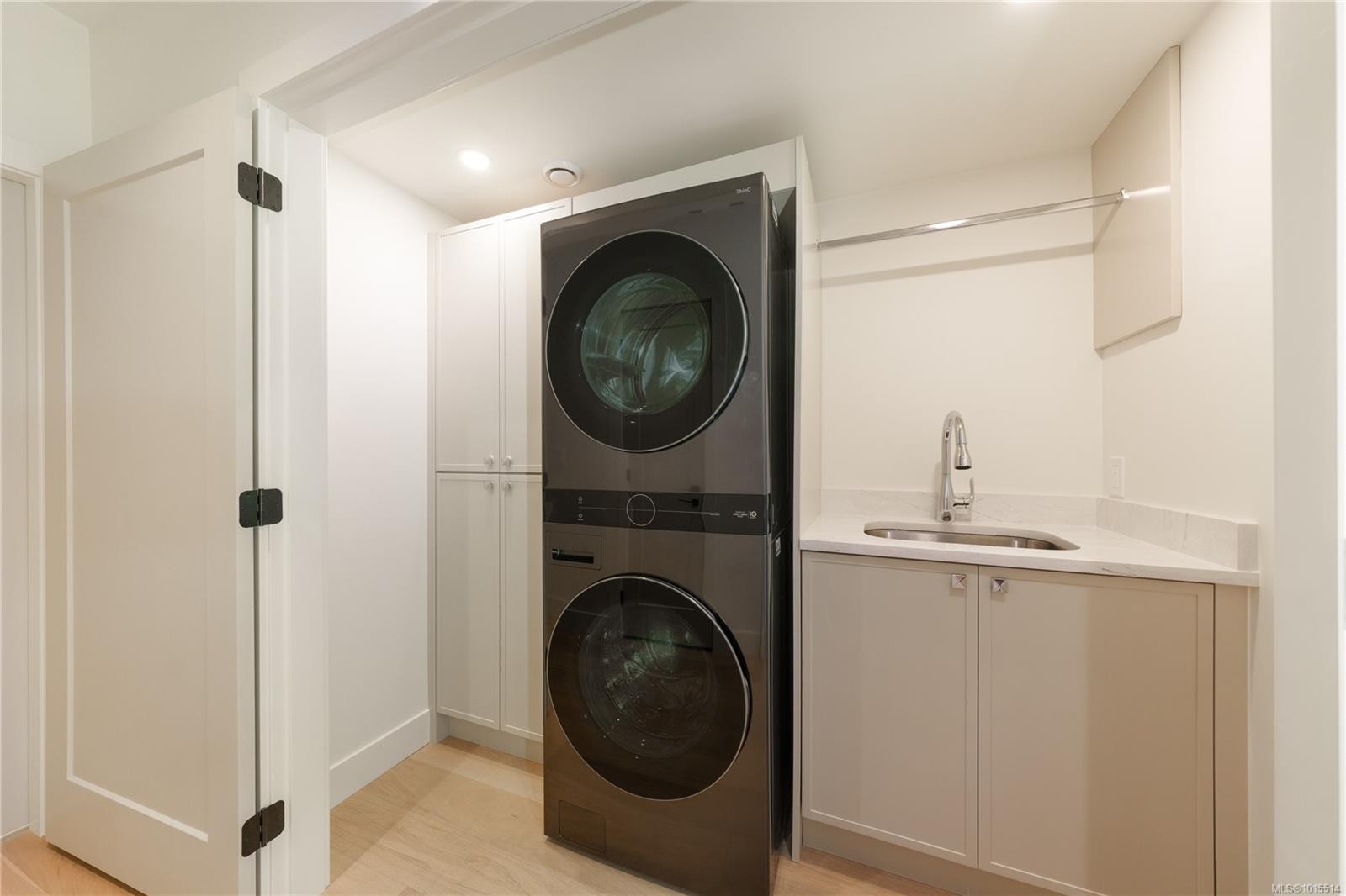 1772 Chandler Ave, Victoria, BC