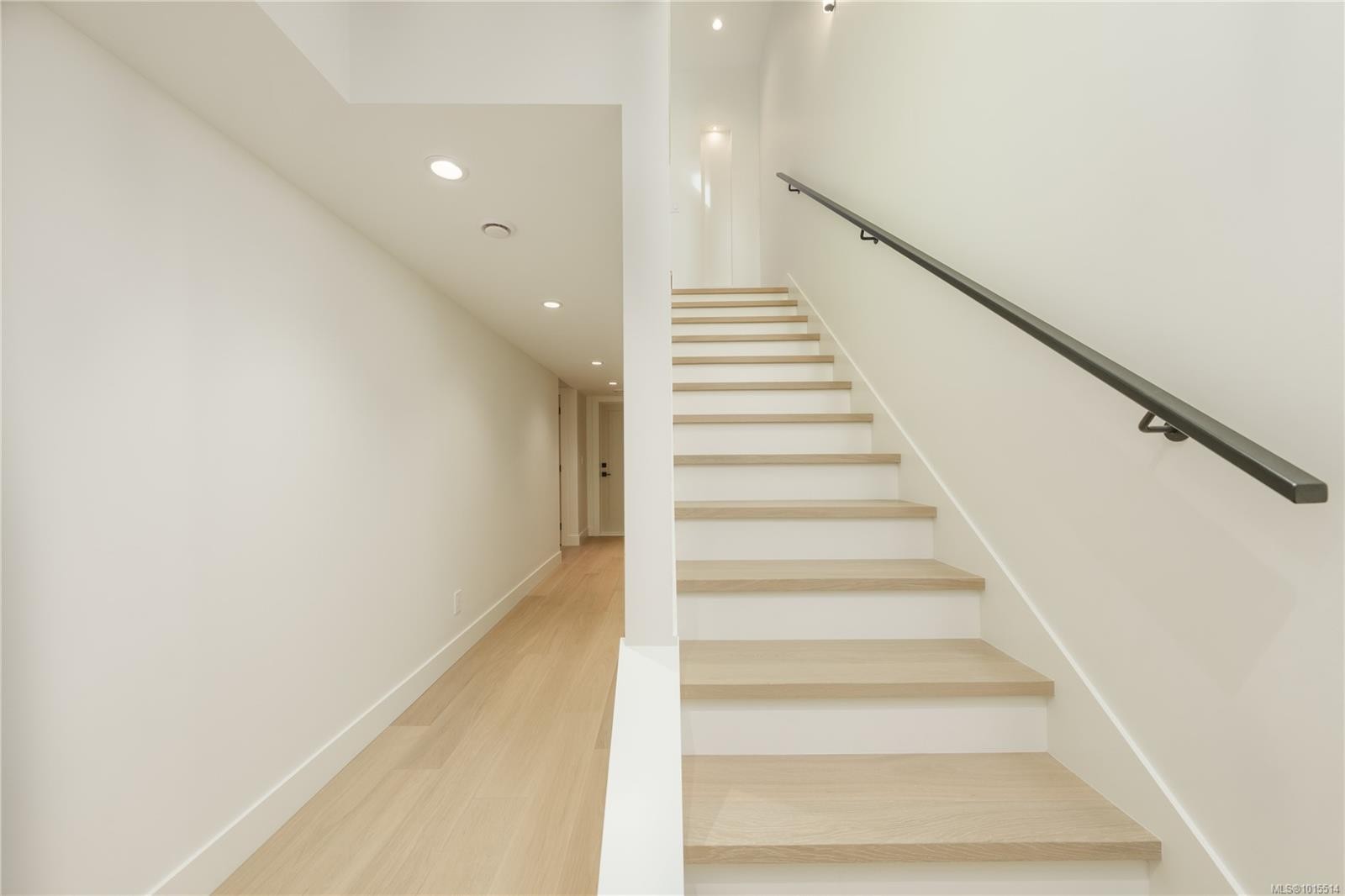 1772 Chandler Ave, Victoria, BC