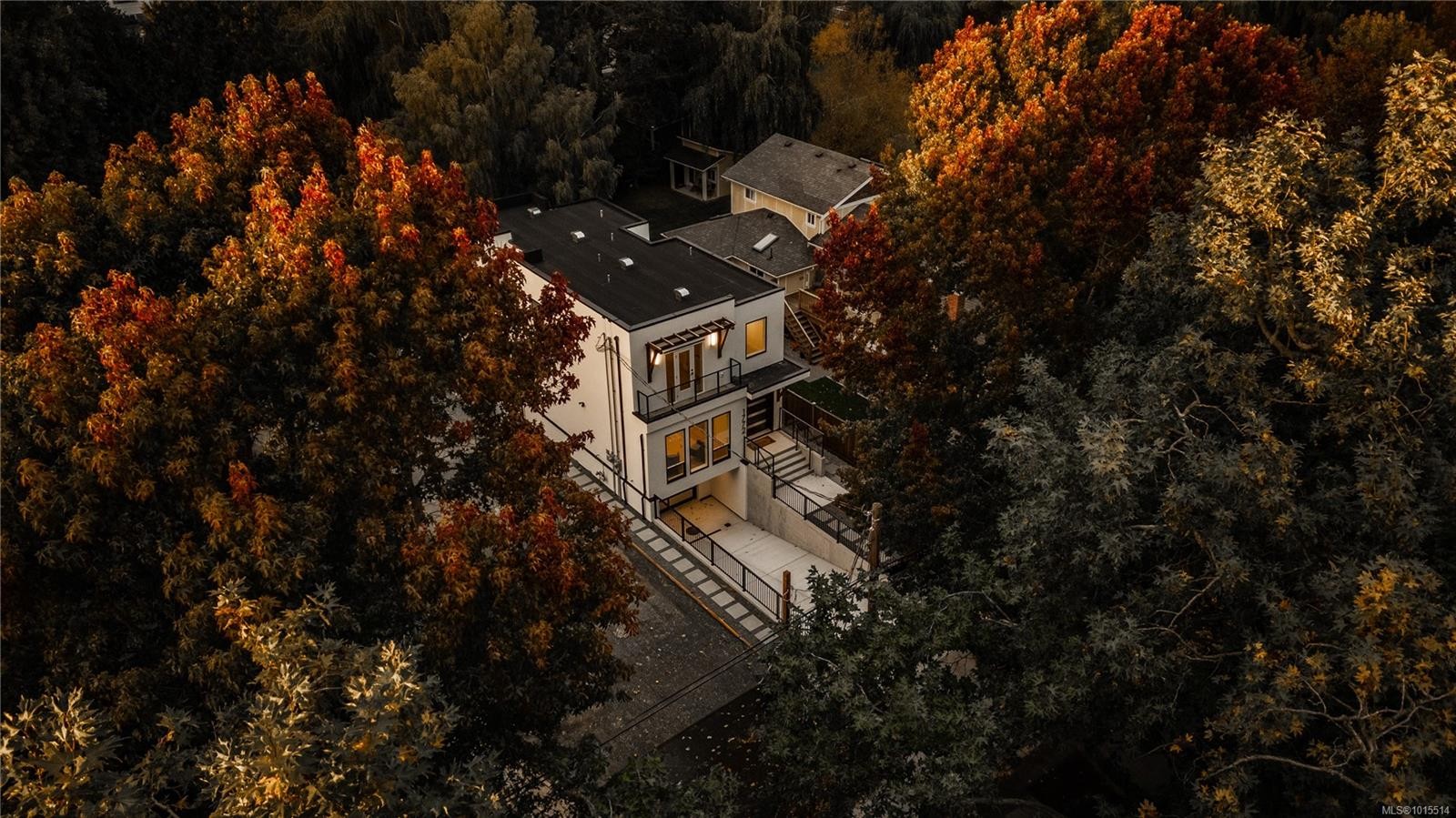 1772 Chandler Ave, Victoria, BC