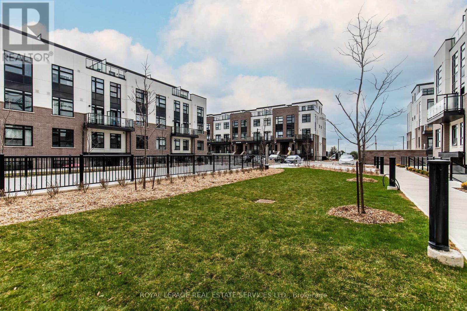 112 - 1597 Rose Way, Milton, ON - Outdoor