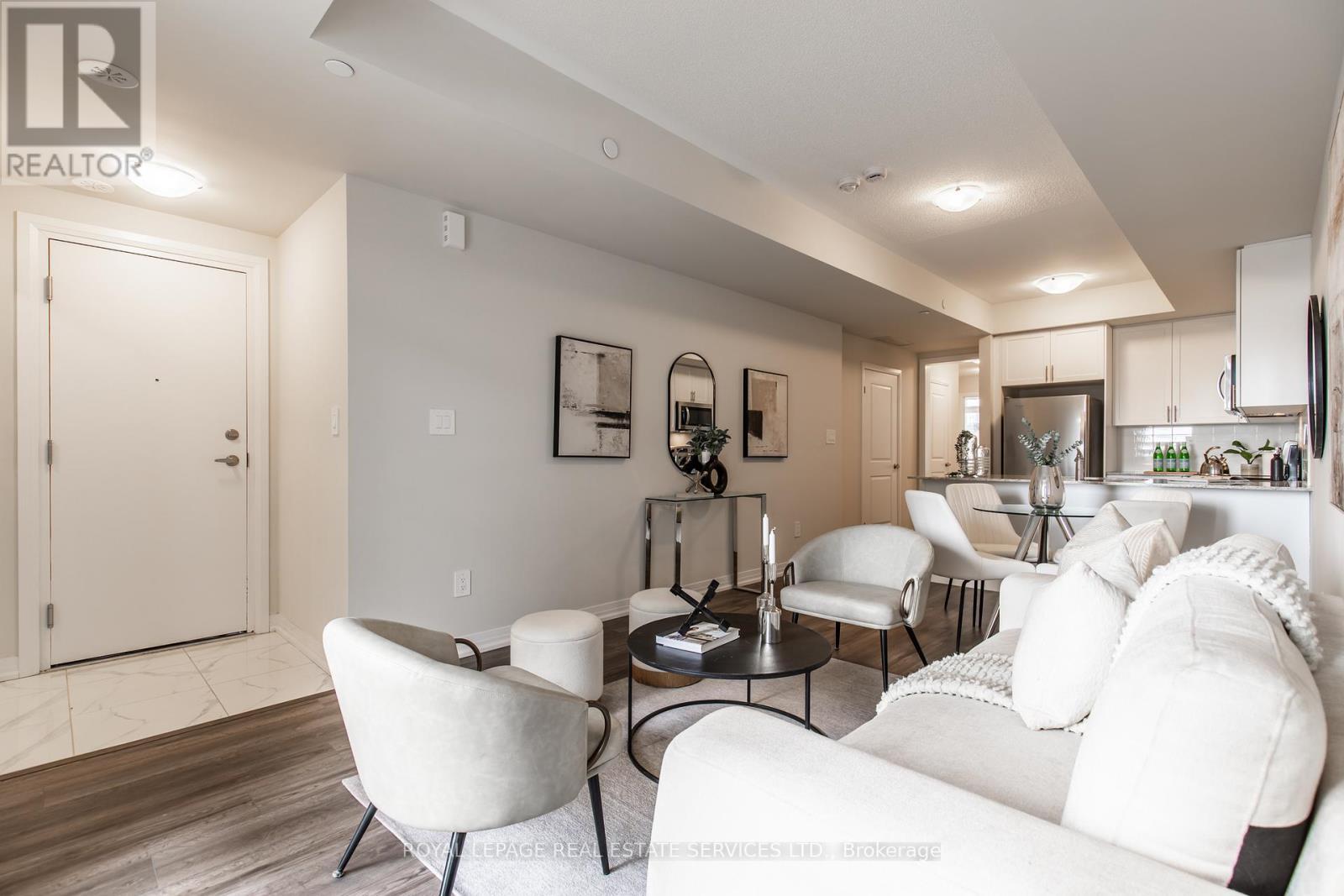 112 - 1597 Rose Way, Milton, ON - Indoor Photo Showing Living Room