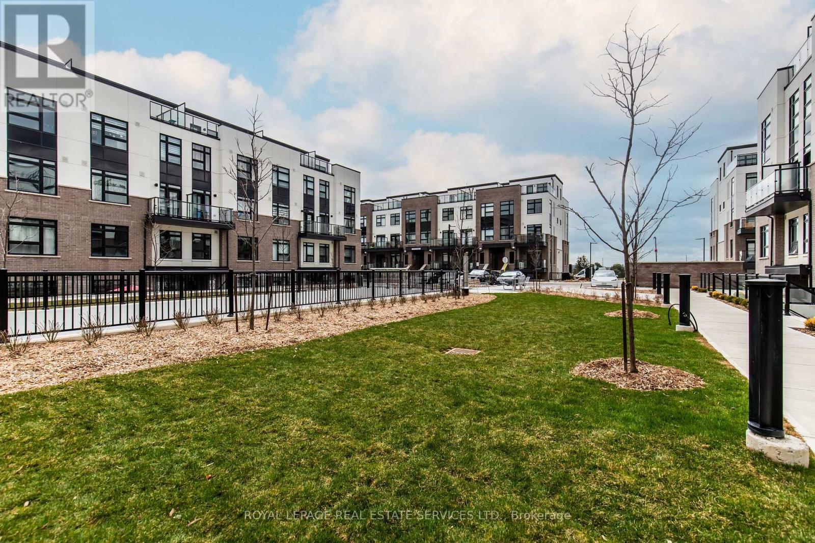 112 - 1597 Rose Way, Milton, ON - Outdoor