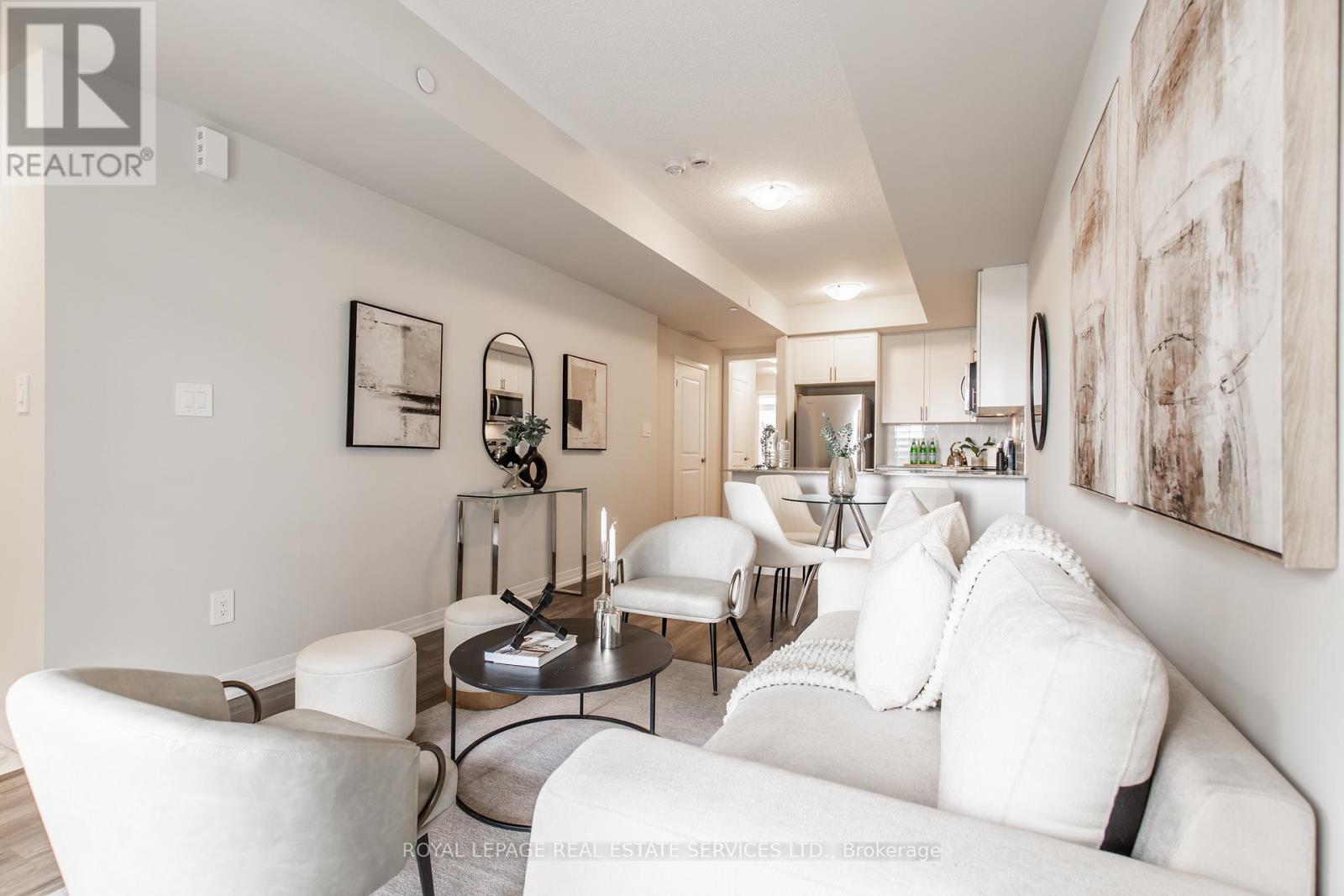112 - 1597 Rose Way, Milton, ON - Indoor Photo Showing Living Room