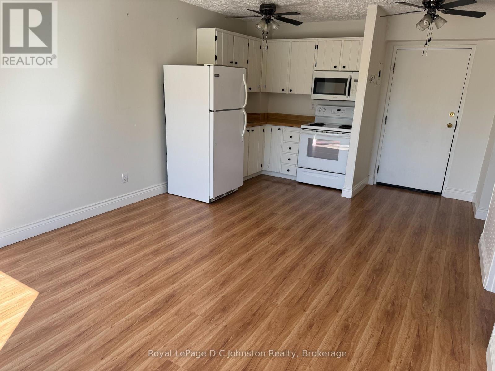 303 - 229 Adelaide Street, Saugeen Shores, ON - Indoor Photo Showing Kitchen