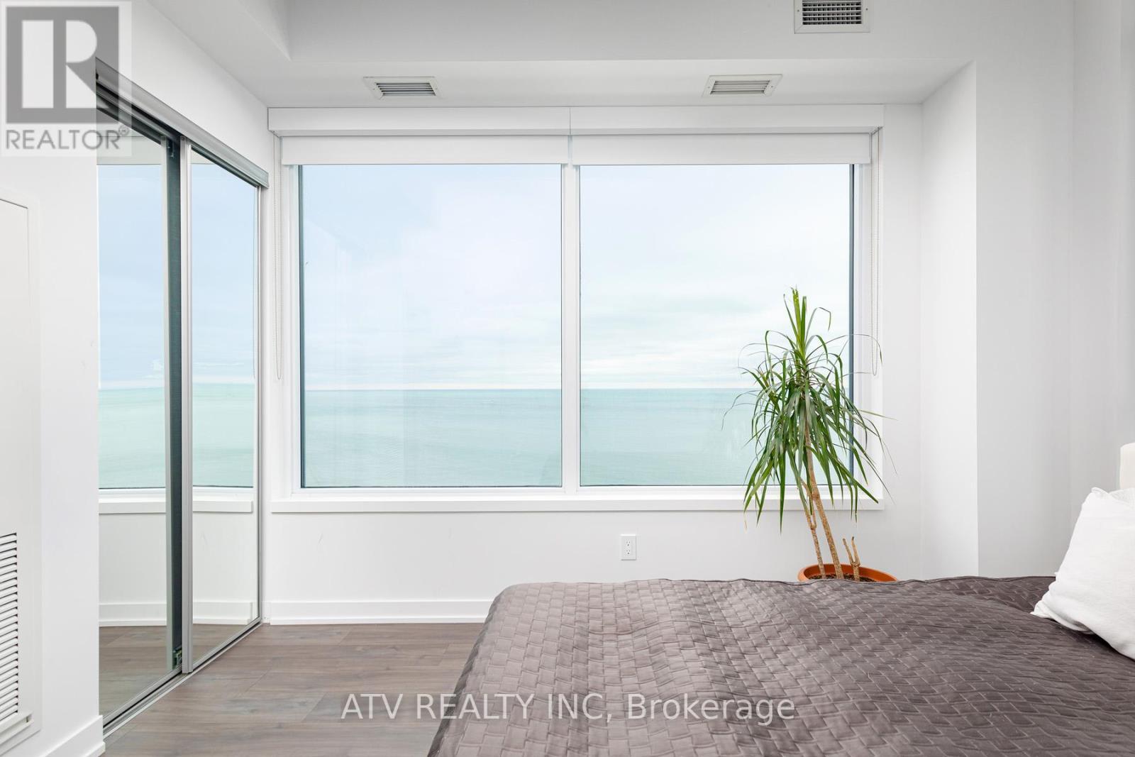 1810 - 1926 Lake Shore Boulevard W, Toronto, ON - Indoor