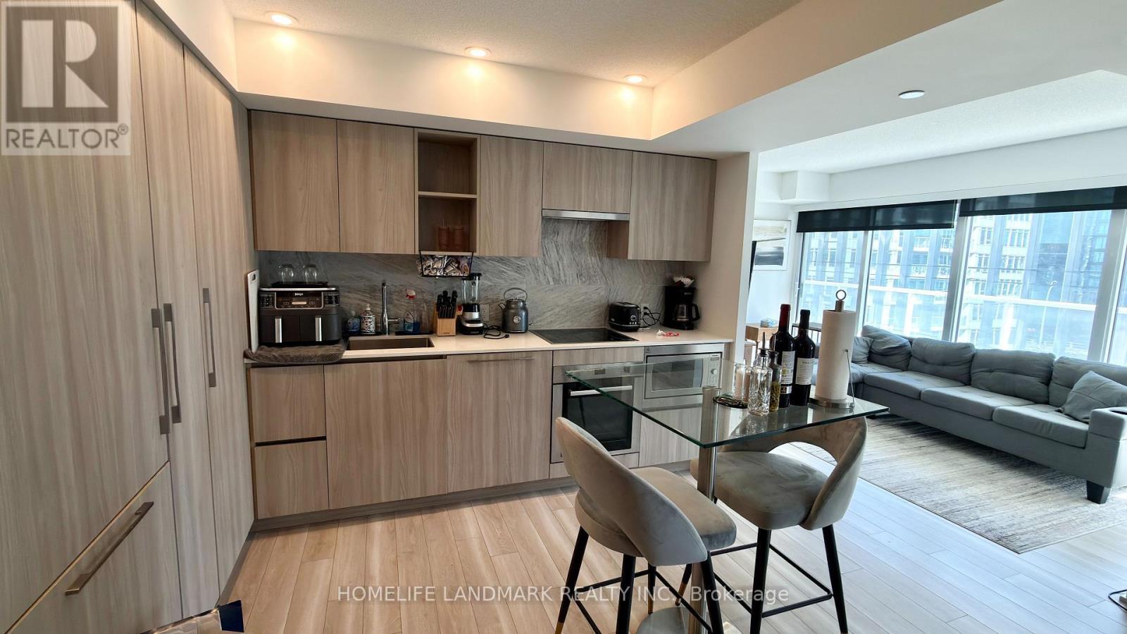 911 - 19 Bathurst Street, Toronto, ON - Indoor