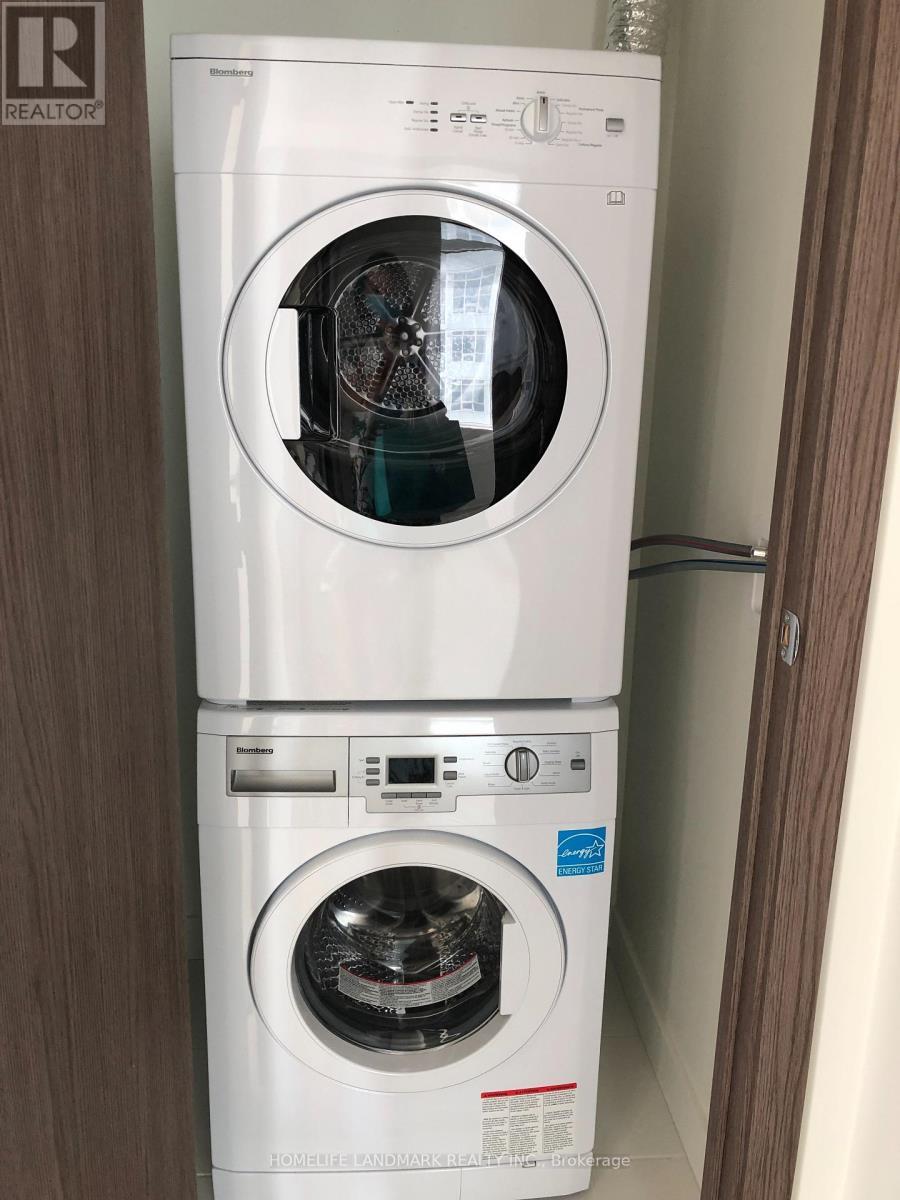 911 - 19 Bathurst Street, Toronto, ON - Indoor Photo Showing Laundry Room