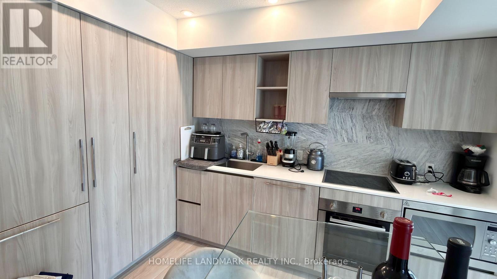 911 - 19 Bathurst Street, Toronto, ON - Indoor Photo Showing Kitchen