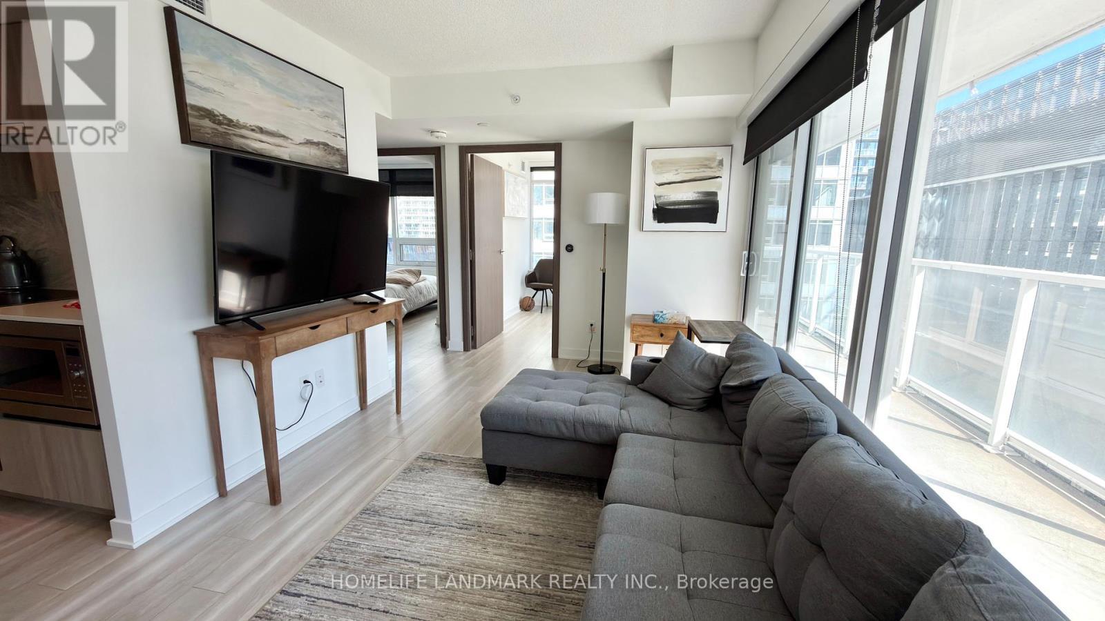 911 - 19 Bathurst Street, Toronto, ON - Indoor Photo Showing Living Room