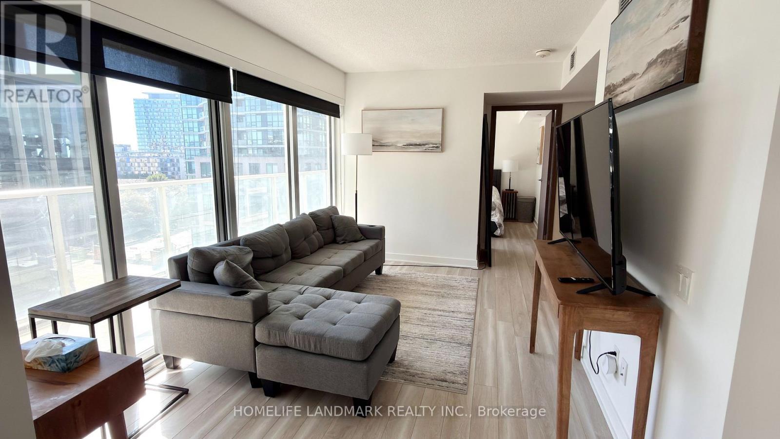 911 - 19 Bathurst Street, Toronto, ON - Indoor Photo Showing Living Room