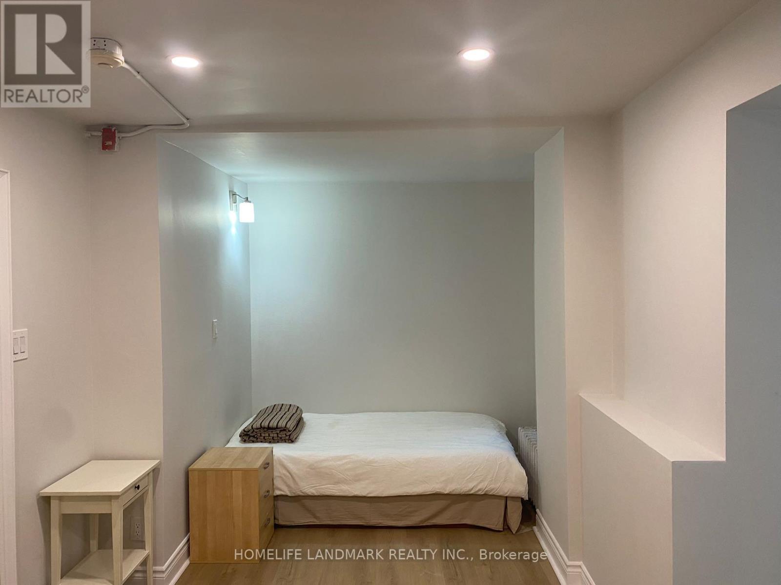 #5 - 353 Spadina Avenue, Toronto, ON - Indoor Photo Showing Bedroom