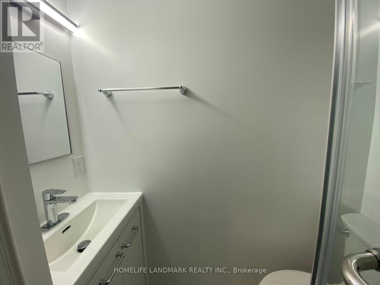 #5 - 353 Spadina Avenue, Toronto, ON - Indoor Photo Showing Bathroom