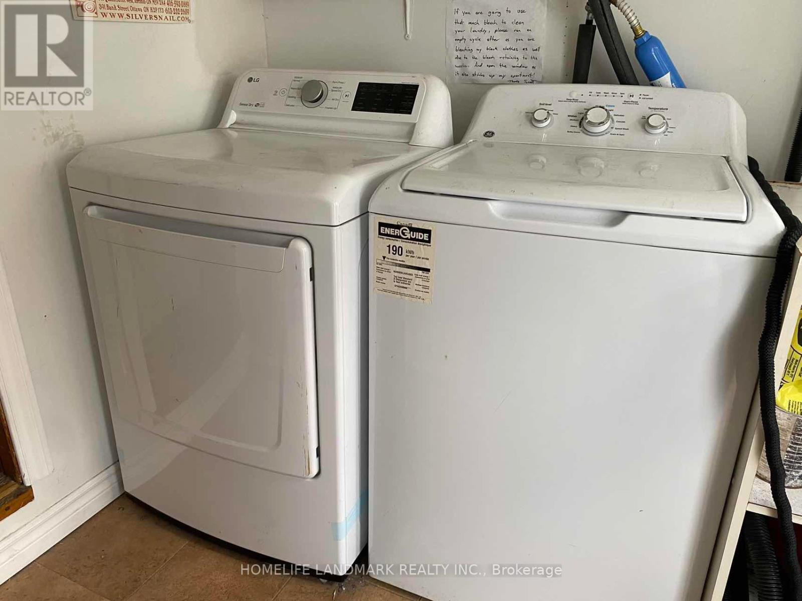 #5 - 353 Spadina Avenue, Toronto, ON - Indoor Photo Showing Laundry Room