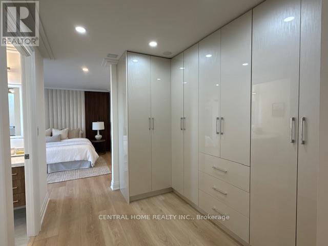 Walk-in Closet for Master bedroom - 1707 - 55 Skymark Drive, Toronto, ON - Indoor Photo Showing Other Room