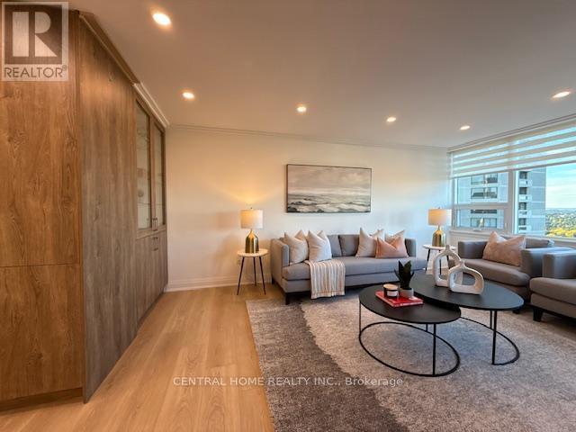 Family room - 1707 - 55 Skymark Drive, Toronto, ON - Indoor Photo Showing Living Room