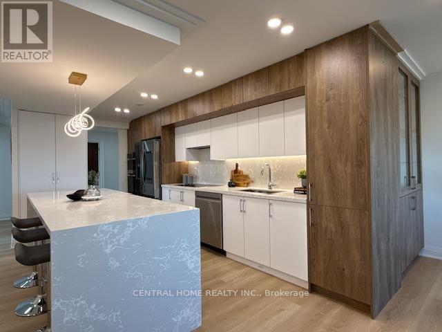 Kithchen overlook to family room - 1707 - 55 Skymark Drive, Toronto, ON - Indoor Photo Showing Kitchen