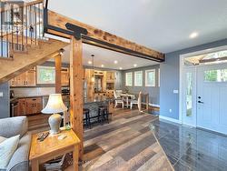 Seamless living room and kitchen -