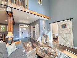 Bright & open living room and kitchen -