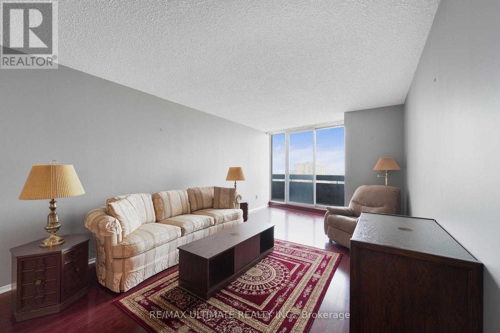 Ph5 - 3131 Bridletowne Circle, Toronto, ON - Indoor Photo Showing Living Room
