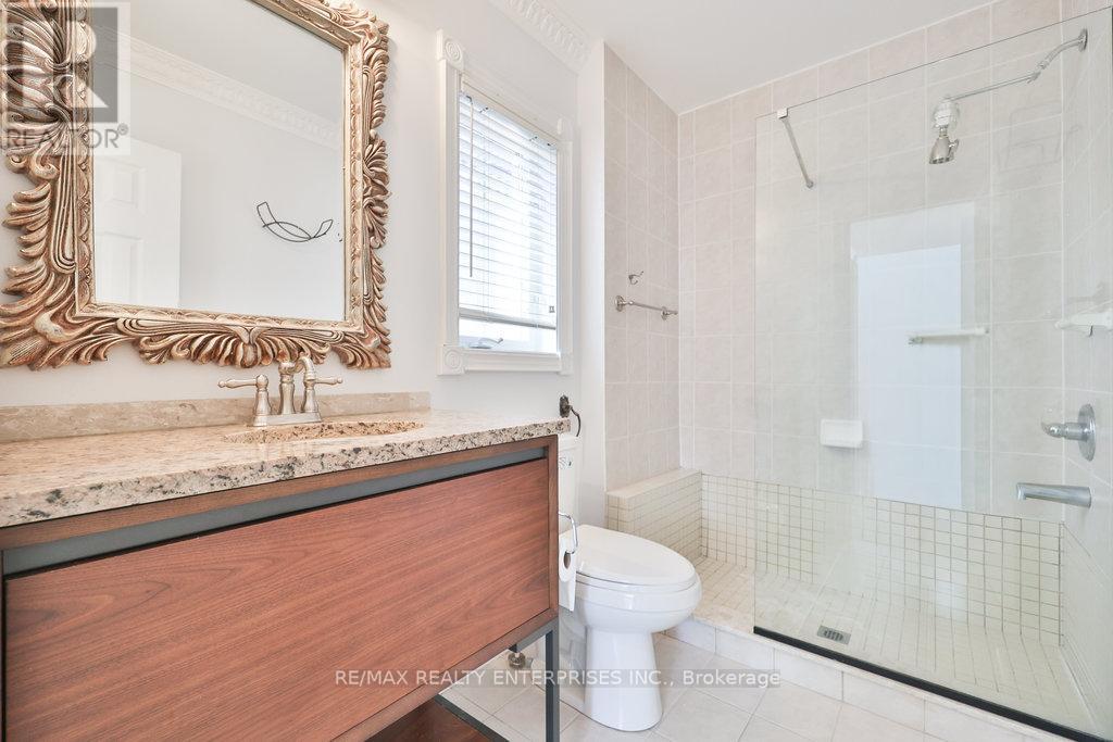 37 Castlegate Boulevard, Brampton, ON - Indoor Photo Showing Bathroom