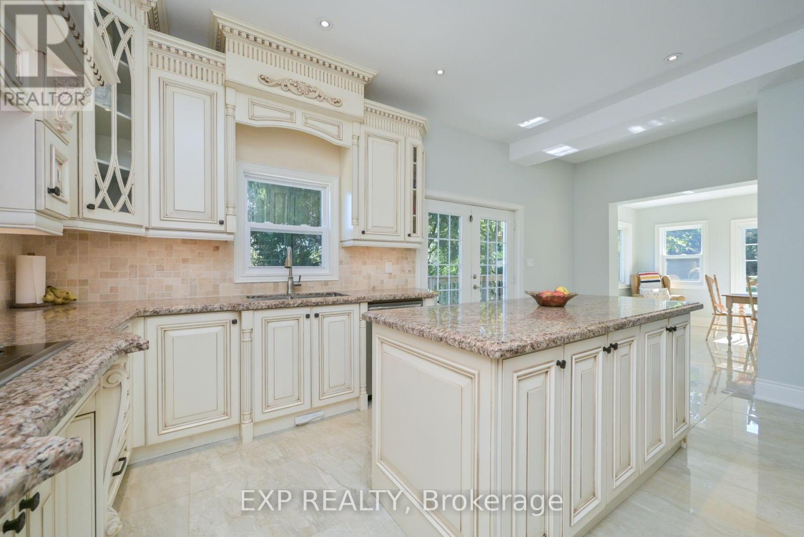 12 Mill Street, Amaranth, ON - Indoor Photo Showing Kitchen With Upgraded Kitchen