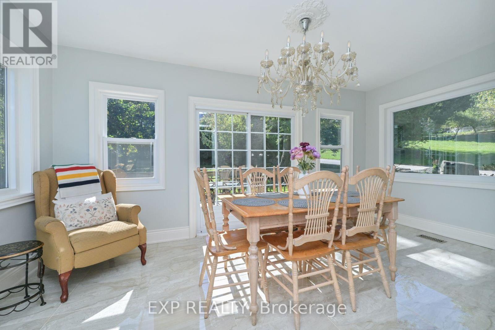12 Mill Street, Amaranth, ON - Indoor Photo Showing Dining Room