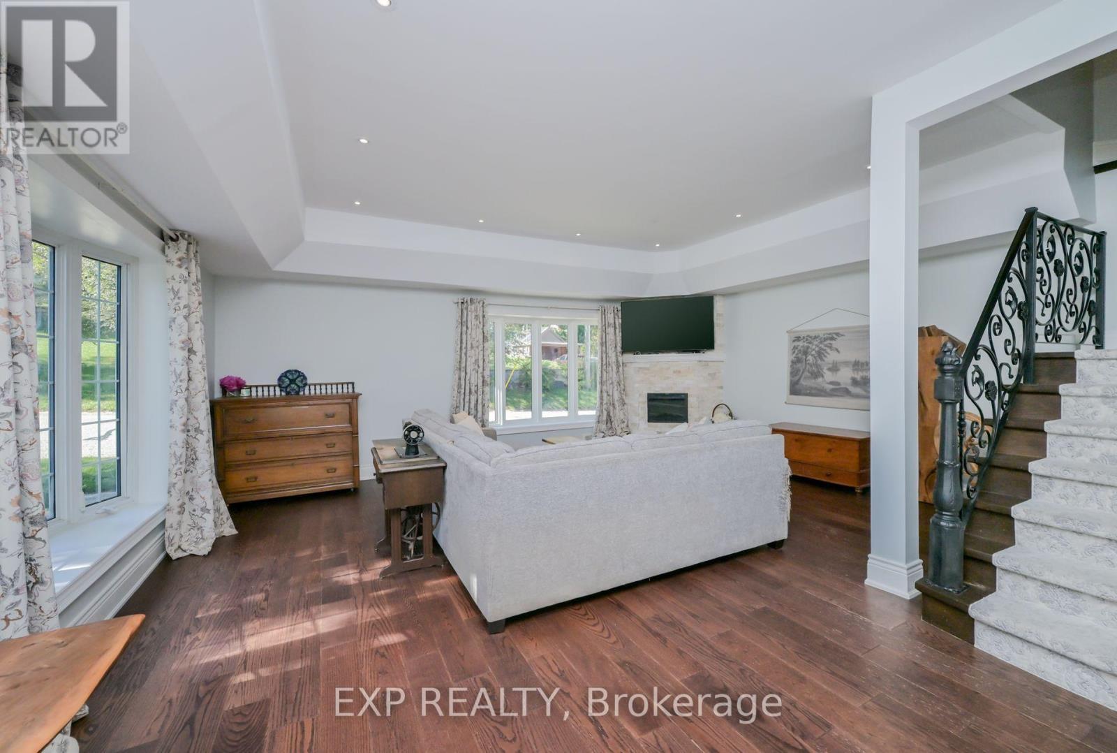 12 Mill Street, Amaranth, ON - Indoor Photo Showing Bedroom