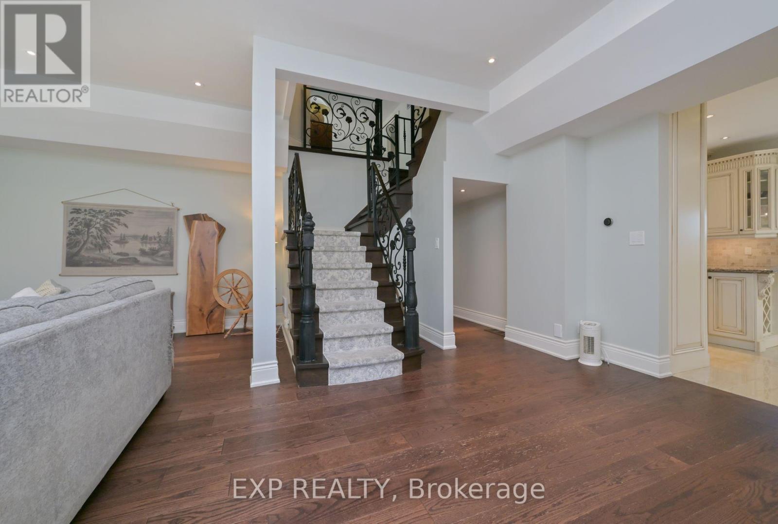 12 Mill Street, Amaranth, ON - Indoor Photo Showing Other Room