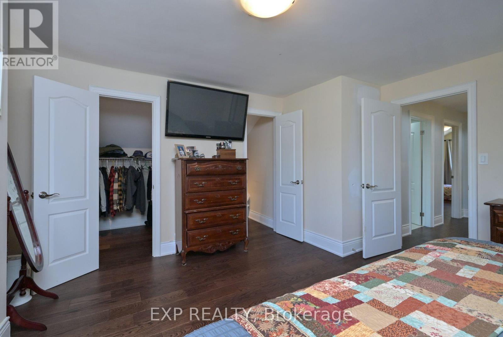 12 Mill Street, Amaranth, ON - Indoor Photo Showing Bedroom
