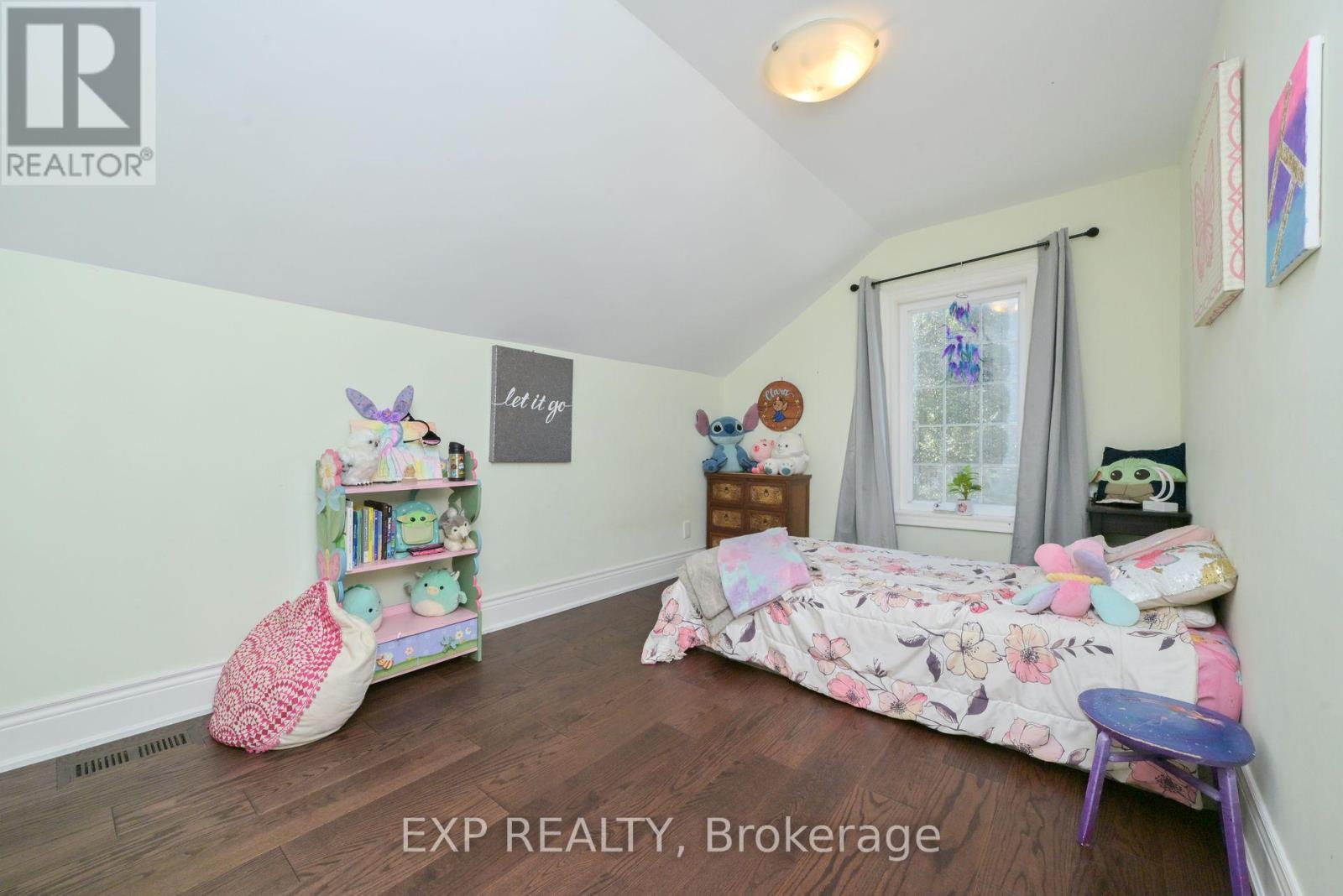 12 Mill Street, Amaranth, ON - Indoor Photo Showing Bedroom