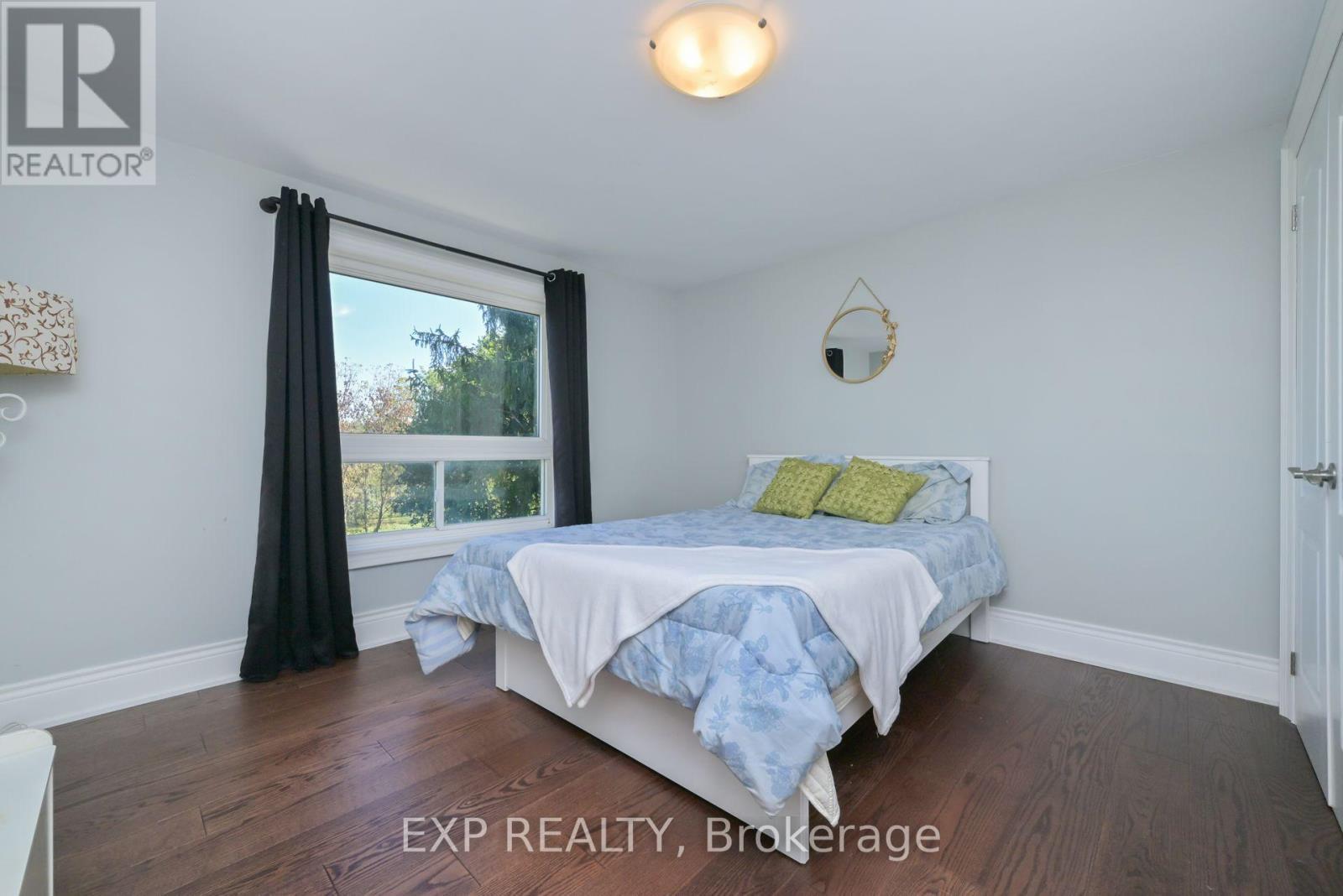 12 Mill Street, Amaranth, ON - Indoor Photo Showing Bedroom