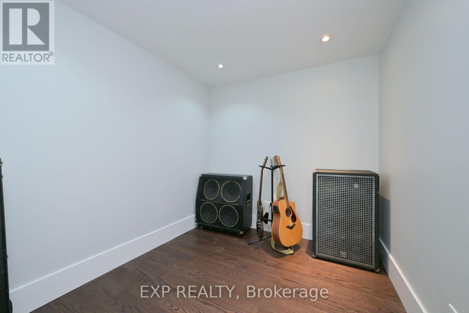 12 Mill Street, Amaranth, ON - Indoor Photo Showing Other Room