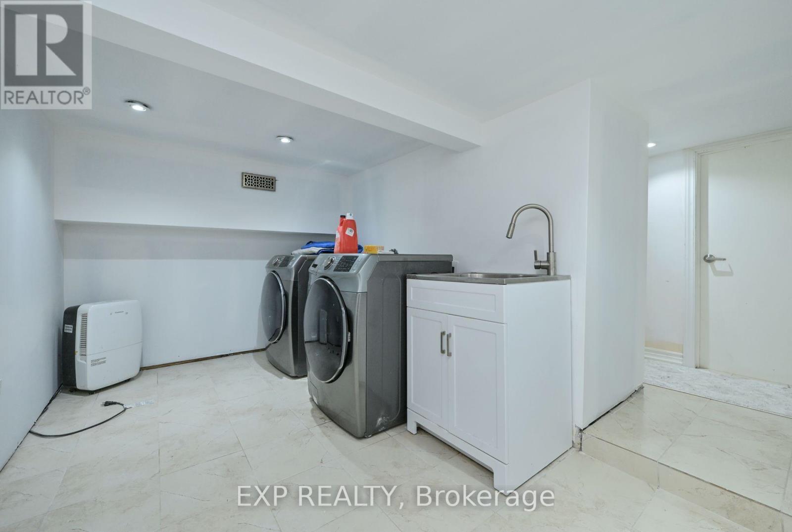 12 Mill Street, Amaranth, ON - Indoor Photo Showing Laundry Room