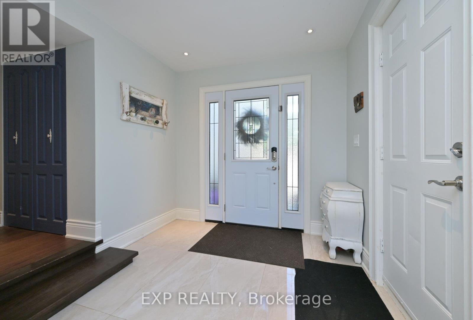 12 Mill Street, Amaranth, ON - Indoor Photo Showing Other Room