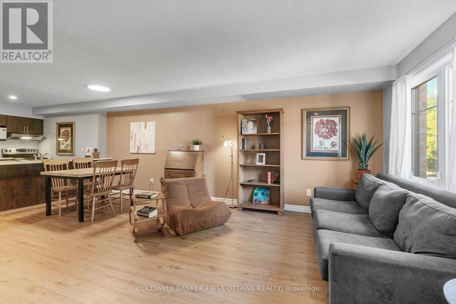 A - 283 Titanium Private N, Ottawa, ON - Indoor Photo Showing Living Room