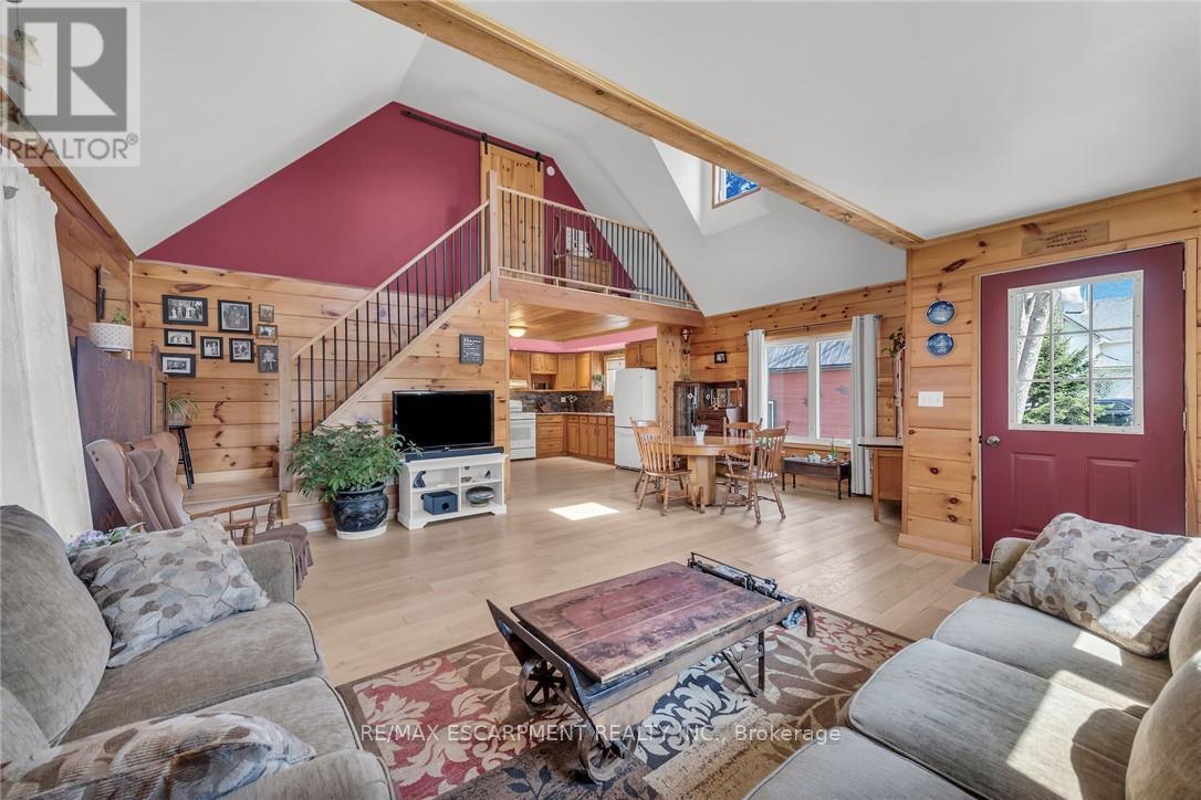 109 Mcnab Street E, Norfolk, ON - Indoor Photo Showing Living Room