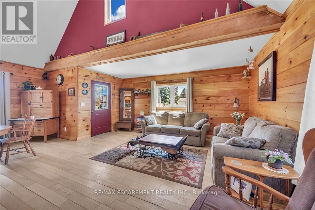 109 Mcnab Street E, Norfolk, ON - Indoor Photo Showing Living Room