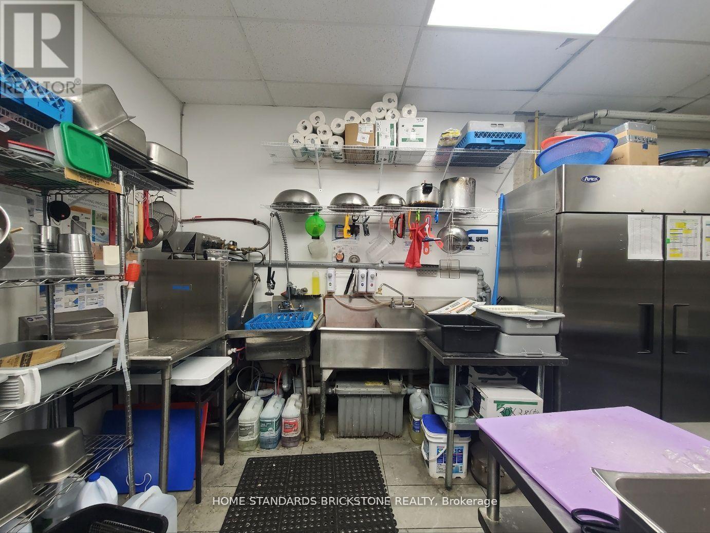 8 - 4915 Steeles Avenue E, Toronto, ON