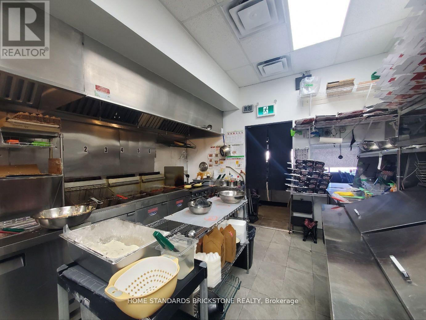 8 - 4915 Steeles Avenue E, Toronto, ON