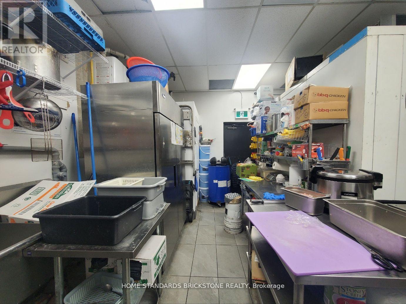 8 - 4915 Steeles Avenue E, Toronto, ON