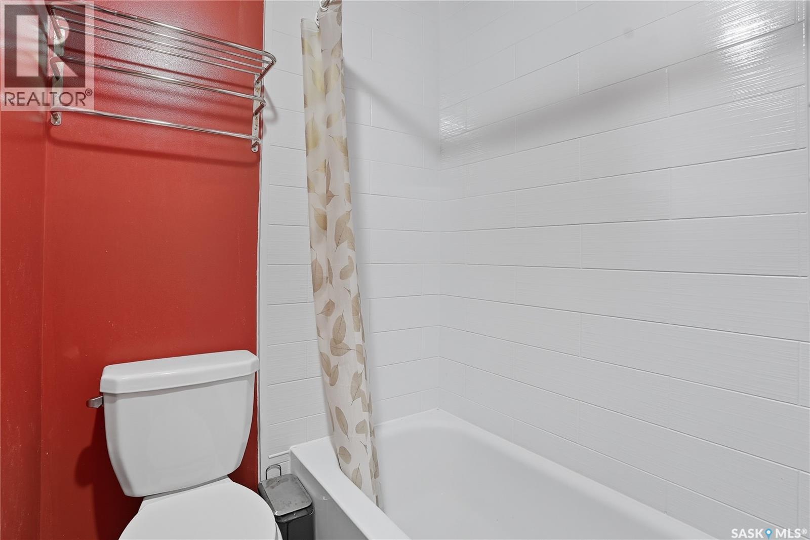 304 423 4Th Avenue N, Saskatoon, SK - Indoor Photo Showing Bathroom