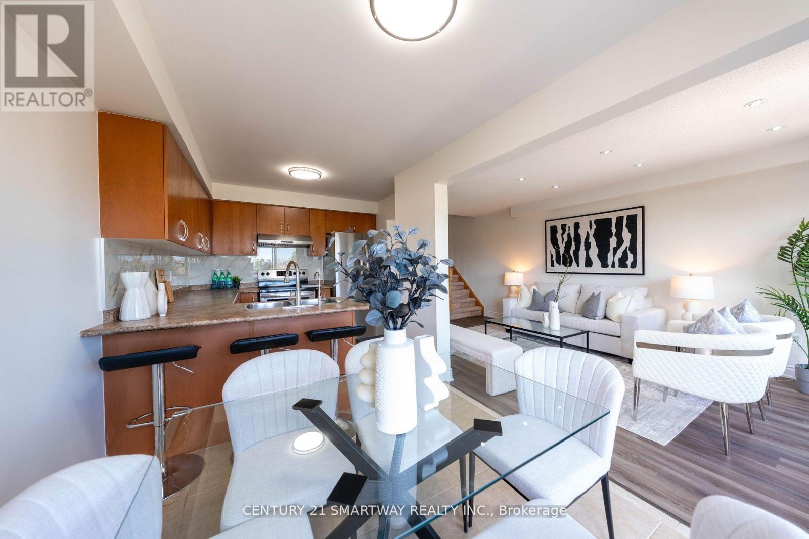 3424 Angel Pass Drive, Mississauga, ON - Indoor