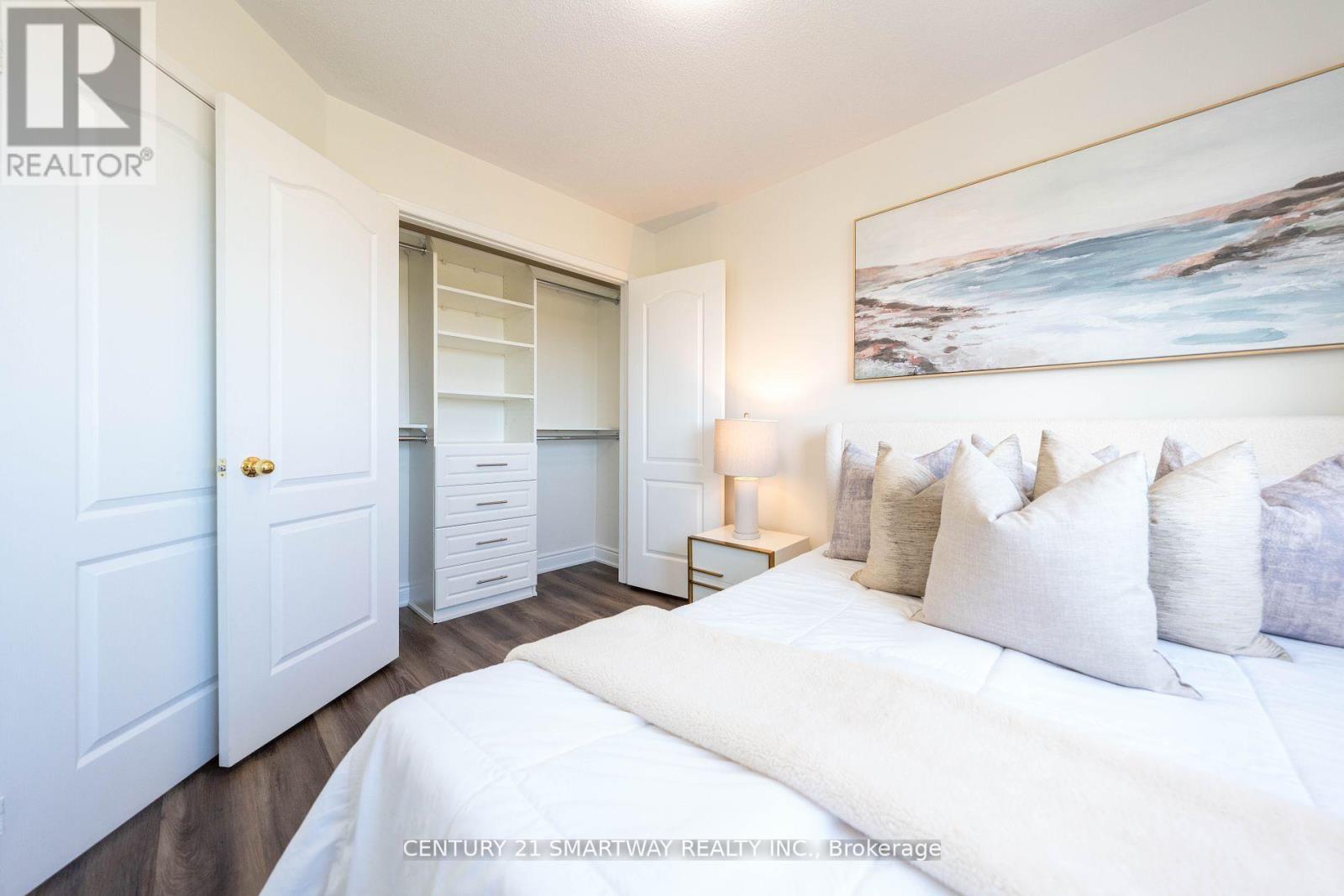 3424 Angel Pass Drive, Mississauga, ON - Indoor Photo Showing Bedroom